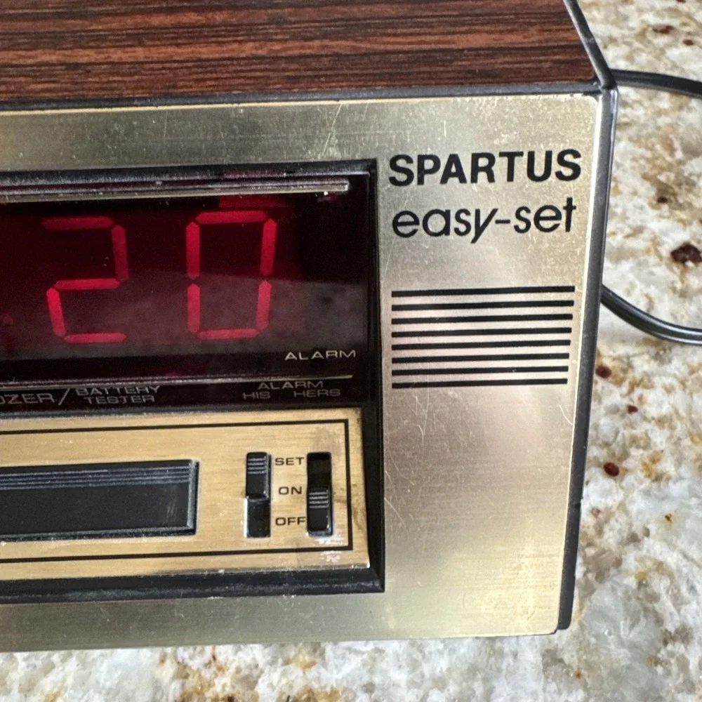 Vtg Spartus Easy-Set Digital Alarm Clock Gemini II Model 1068 Movie Prop His Her